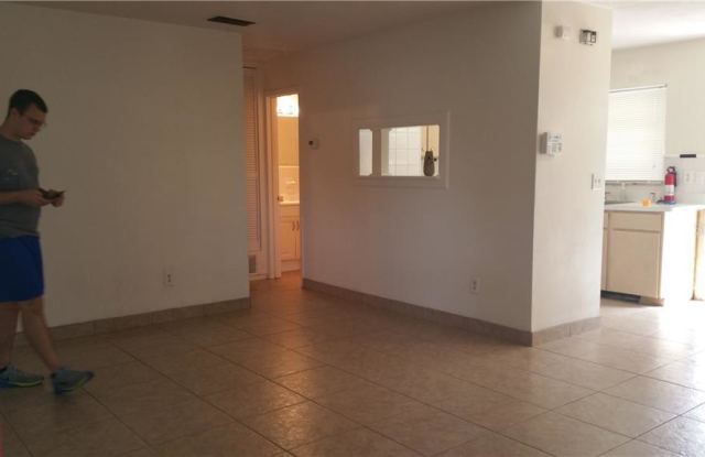 1447 CORINTHIAN AVENUE Gallery 4