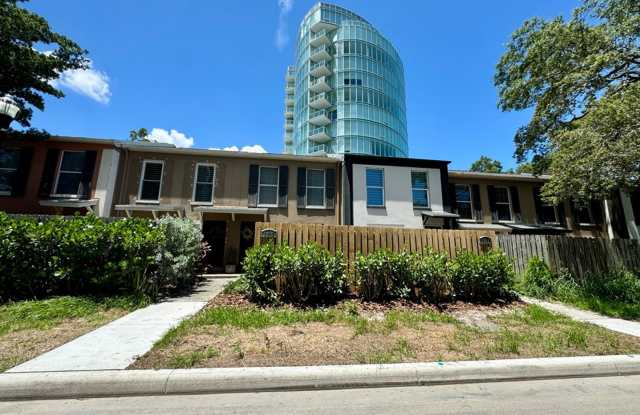 Awesome Waterfront Location! Bayshore Blvd Living- 2Bed /1.5 Bath Townhouse - Tampa - 2923 West Santiago Street, Tampa, FL 33629