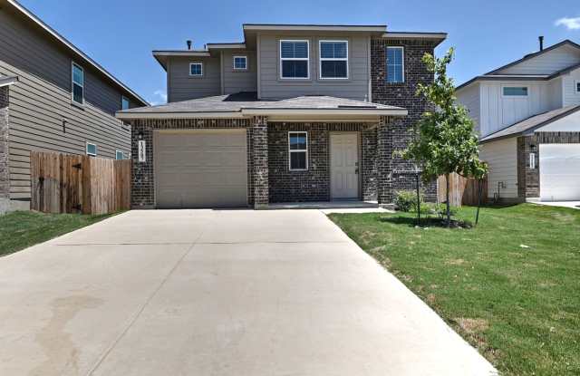 TWO STORY HOME   |  3 BEDROOM  |  2.5 BATH  |  LOFT  |  WHISPER FALLS Gallery 3