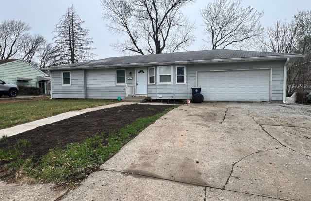 Inviting 3 Bedroom Home with Garage & Storage Space photos photos