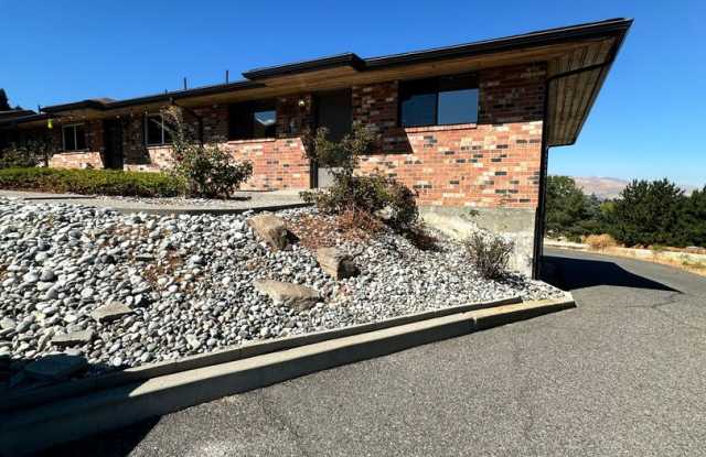 Spacious 3 Bed, 1 Bath Home with Bonus Room, Garage Access & Pet-Friendly! Gallery 3