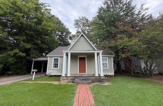 207 Goodman Place- large 2 bedroom 1 bath house with a bonus room upstairs and a large backyard Gallery 1
