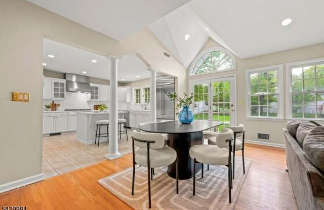 33 Exeter Rd photos photos