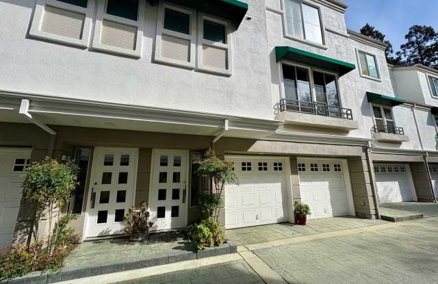 Convenient and Private Silicon Valley Townhouse Gallery 1