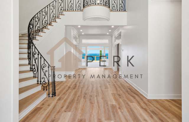 Spacious 5-Bedroom Home with Bay Views, Pool & Hot Tub – Port Hadlock Gallery 4