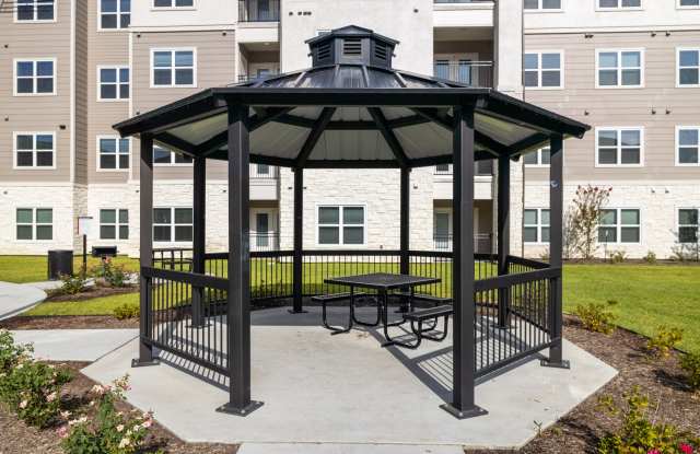 Twelve 620 Apartments - Affordable Housing Gallery 4