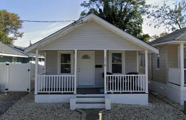 1718 White Street unit: 2 photos photos