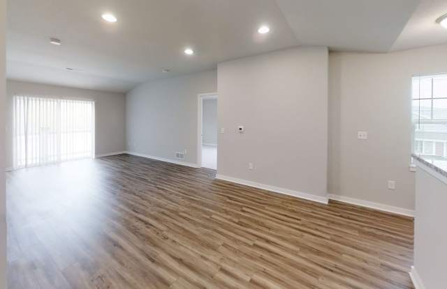 Condo Style Lower 2 Bedroom 2 Bathroom Apartment is Available Gallery 2