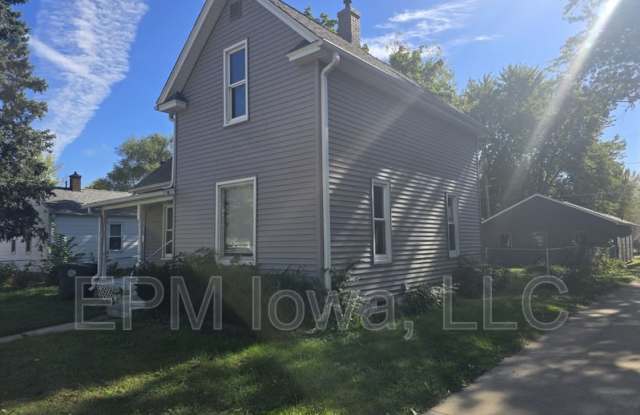 709 Kern Street - 709 Kern Street, Waterloo, IA 50703
