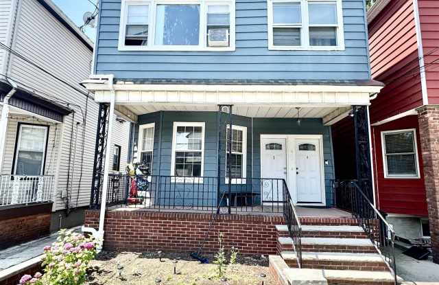 4 PAVONIA CT photos photos