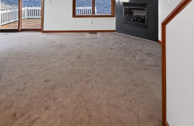 4006-4008 Pond View Drive Gallery 4