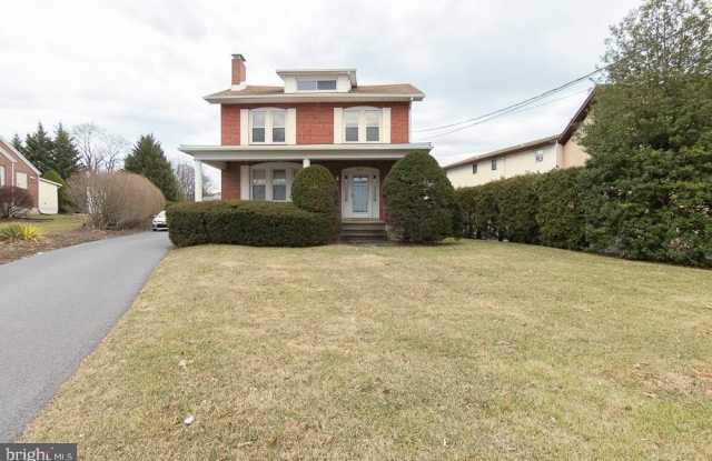 3807 KUTZTOWN Road unit: Apt #2 / 2Nd Floor - 3807 Kutztown Road, Laureldale, PA 19605