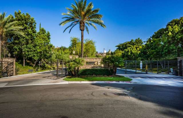 Beautiful townhome in Mission Valley! Available May 12th. photos photos