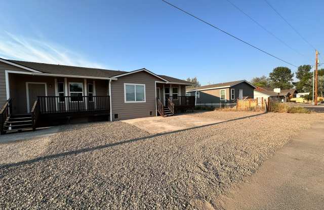 MOVE IN SPECIAL! $500 Off First Months Rent!  Newly Remodeled 3 Bedroom Tri-Plex in Prineville Gallery 3