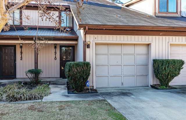 2 BR, 2.5 BA Townhouse close to SJAFB! Newly renovated! photos photos