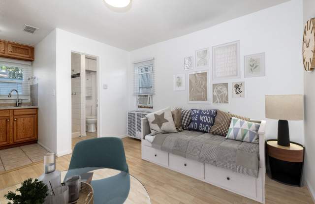 San Diego Two Weeks FREE PRIVATE DETACHED STUDIO • PRIVATE FENCED YARD • GOLDEN HILL Gallery 1