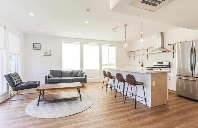 1651 W 37th Pl - Co-Living Housing Gallery 2
