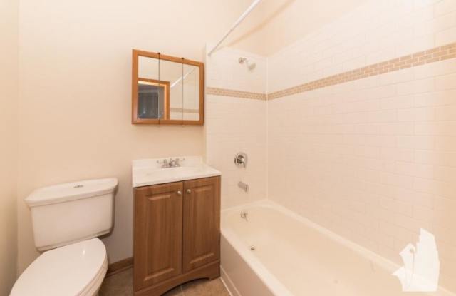 1208 West Wrightwood Avenue Gallery 3