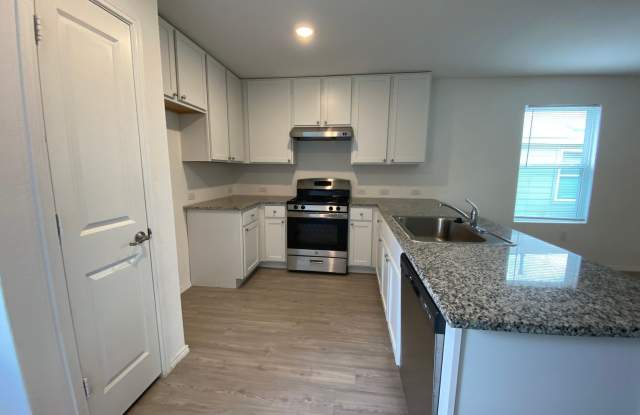 FALL INTO A NEW HOME WITH OUR MOVE-IN SPECIALS! photos photos