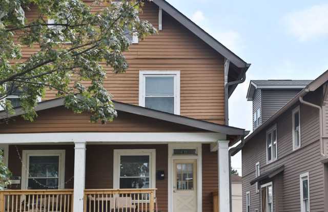 Ultimate 6-Bedroom House with Modern Kitchen, Baths & Private Parking! photos photos Ultimate 6-Bedroom House with Modern Kitchen, Baths & Private Parking! photos photos