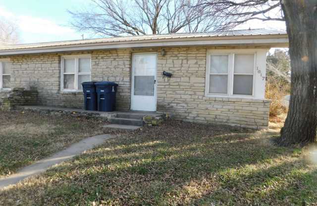 Spacious remodeled 2 bedroom/1 bath duplex in El Dorado! - 1617 West 3rd Avenue, El Dorado, KS 67042 Spacious remodeled 2 bedroom/1 bath duplex in El Dorado! - 1617 West 3rd Avenue, El Dorado, KS 67042