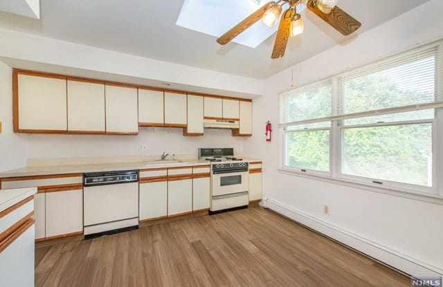 47 Glenview Terrace - 47 Glenview Terrace, Cresskill, NJ 07626