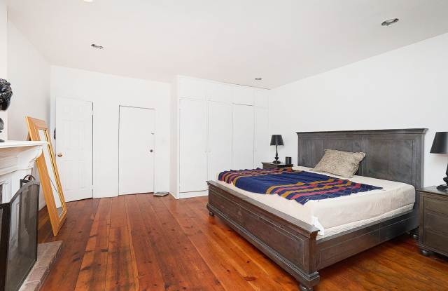 113 West 78th Street Gallery 3