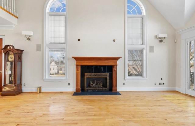 210 Stewart Court Gallery 4