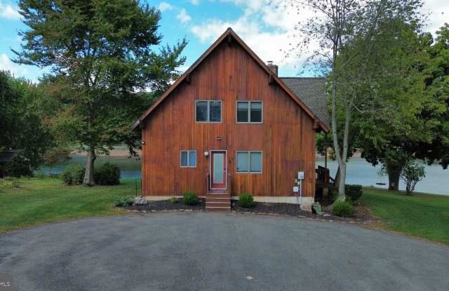 832 CAYUGA CV Gallery 3