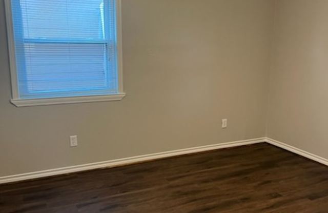 3 Bed / 1 Bath House, PNGISD Gallery 3