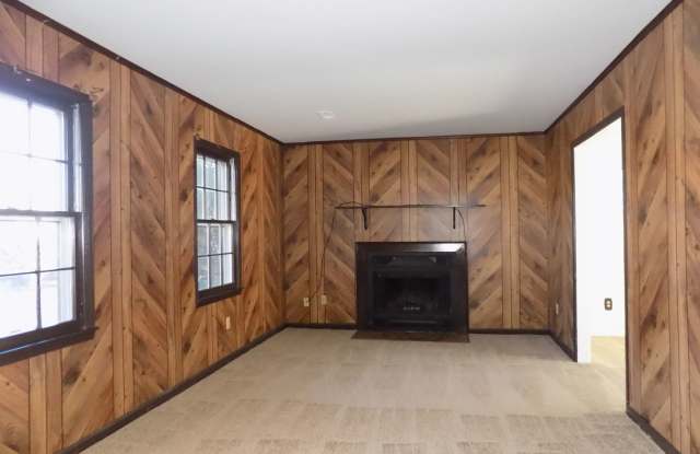 121 Lambert Drive Gallery 3