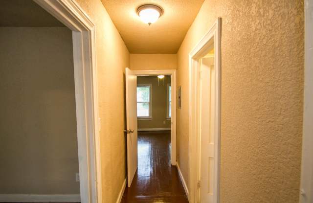 930 Poinsettia Gallery 3