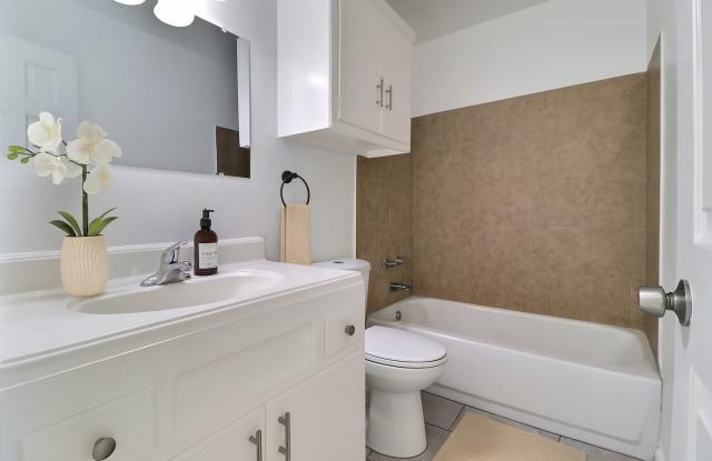 6116 S Madison Pl Gallery 4