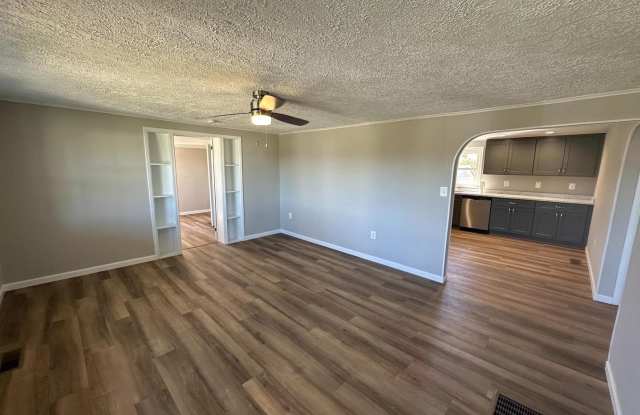 938 FORREST Drive Gallery 4