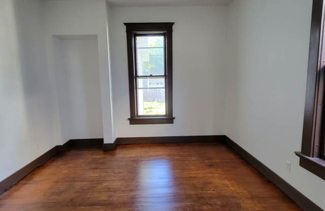 902 Washington St Gallery 4