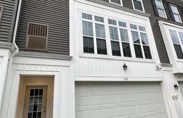329 Parade St - 329 Parade Street, Cranberry Township, PA 16066