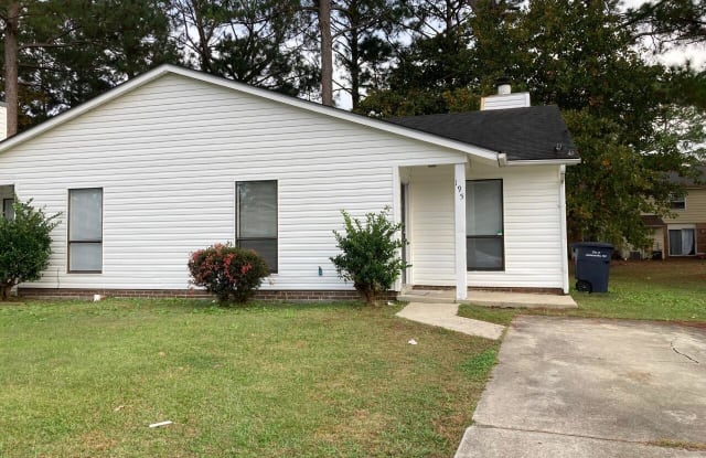 195 Village Circle - 195 Village Circle, Jacksonville, NC 28546