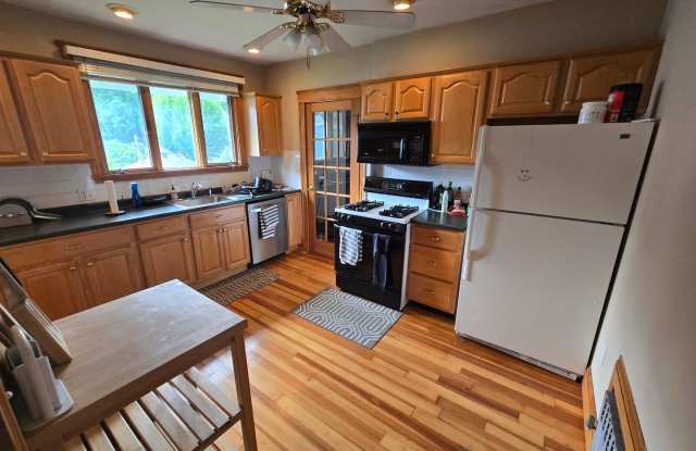 Brighton 3 Bed – Parking Included – No Fee – 9/1 photos photos Brighton 3 Bed – Parking Included – No Fee – 9/1 photos photos