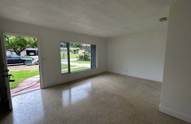 2 Bedroom / 1 Bath Single Family Gallery 3