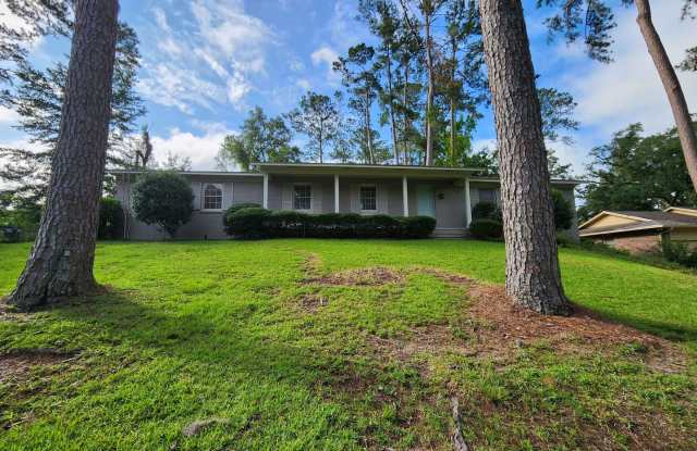 Spacious Brick Home with Modern Finishes in Old Wood Valley – Pet Friendly! photos photos