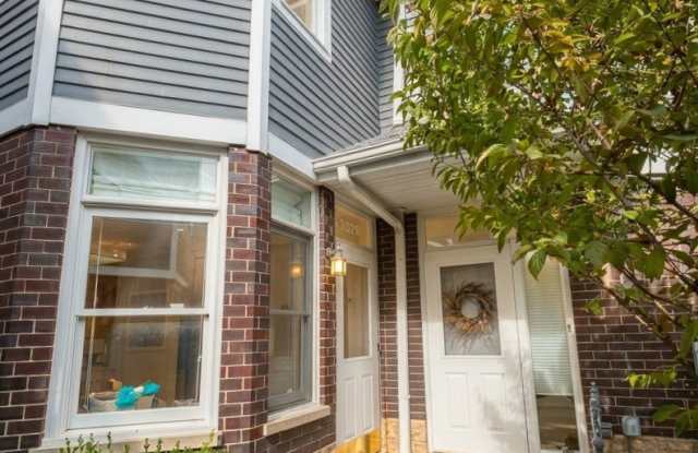 3325 N RACINE Avenue Gallery 1