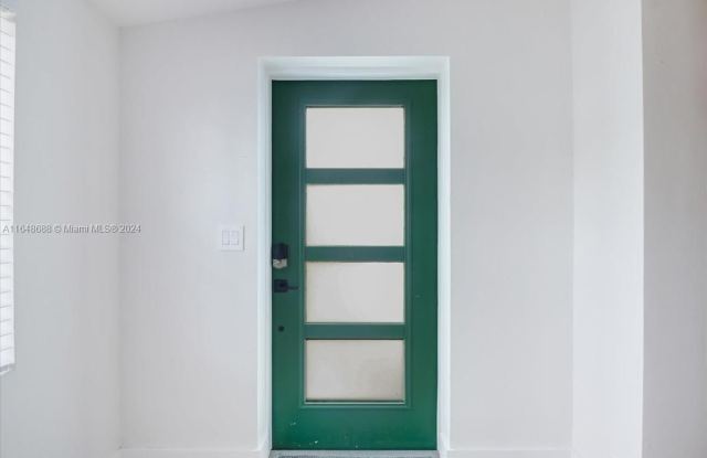2215 Cleveland St Gallery 2