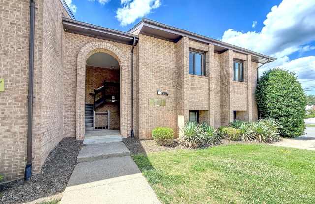 8989-A COTSWOLD Drive Gallery 2