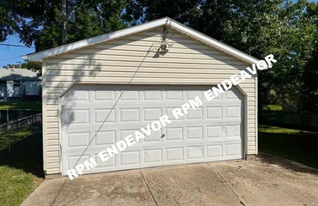 3-Bedroom Home with Hardwood Floors, Basement & Garage! Gallery 4