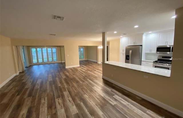 1855 OAK LAKE DRIVE Gallery 4