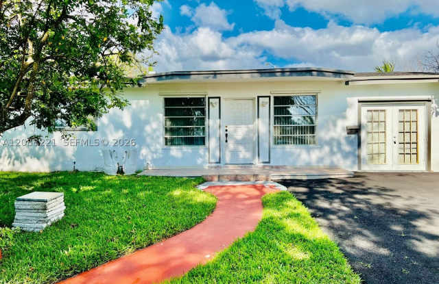 18320 NE 7th Ct Gallery 1