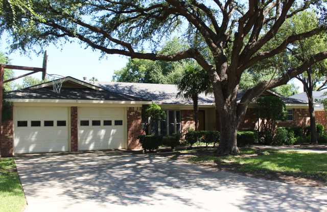 2506 Sinclair Avenue - 2506 Sinclair Avenue, Midland, TX 79705