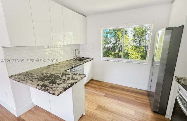 8035 Lake Dr Gallery 3