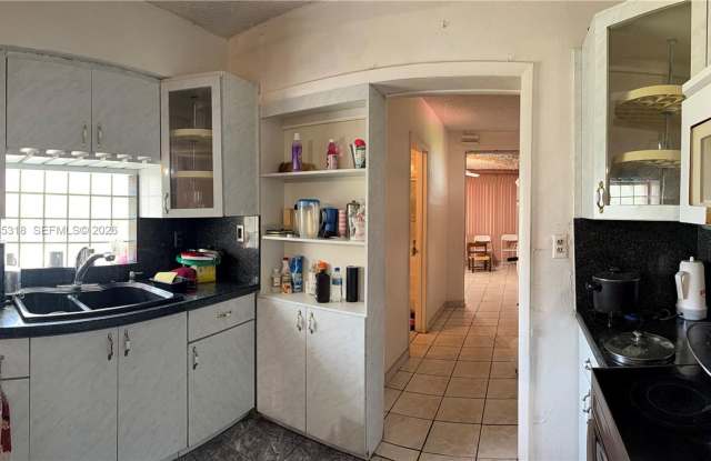 9201 Broad Manor Road, Miami, FL 33147 - 2953 photos photos