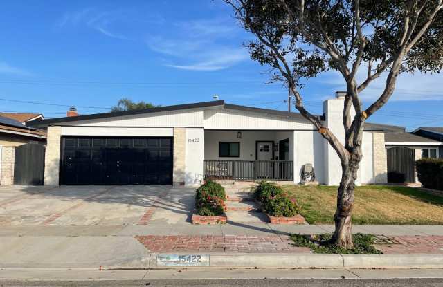 3 Bedroom 2 Bathroom Home in Huntington Beach with Air Conditioning photos photos 3 Bedroom 2 Bathroom Home in Huntington Beach with Air Conditioning photos photos